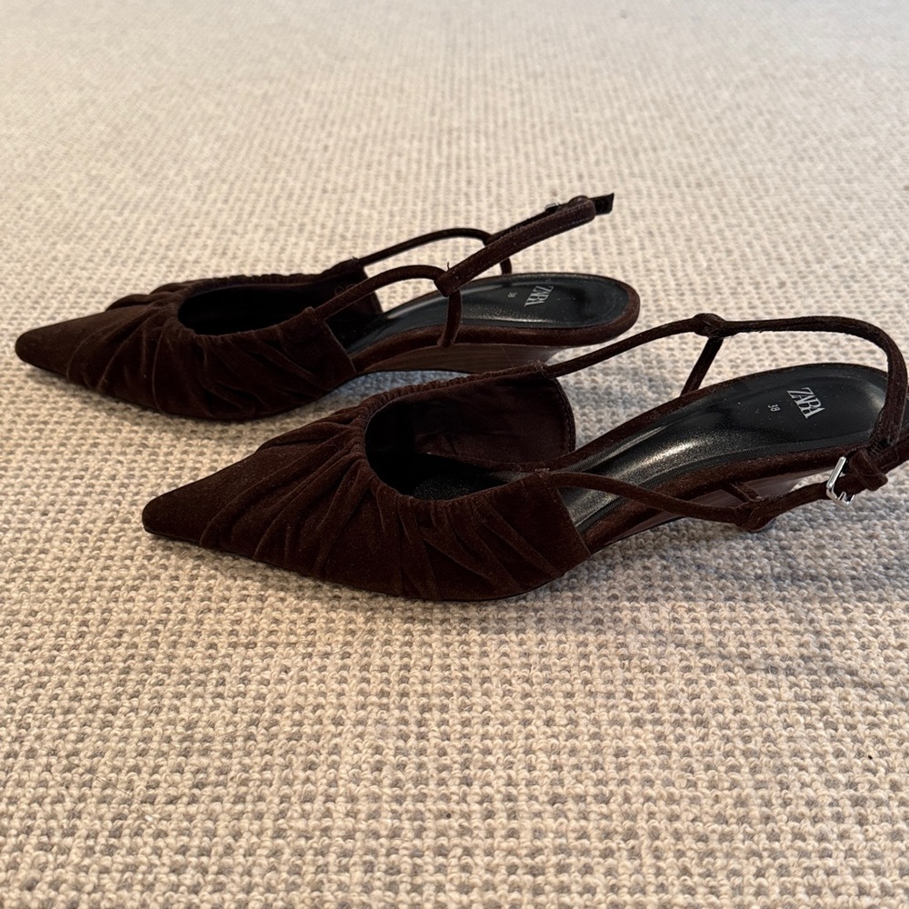 Zara velvet with wood look kitten heel - size 38 - Picture 3 of 7